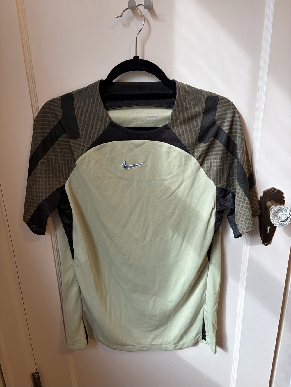 Nike Men’s Light Green Performance Short Sleeve Soccer Shirt